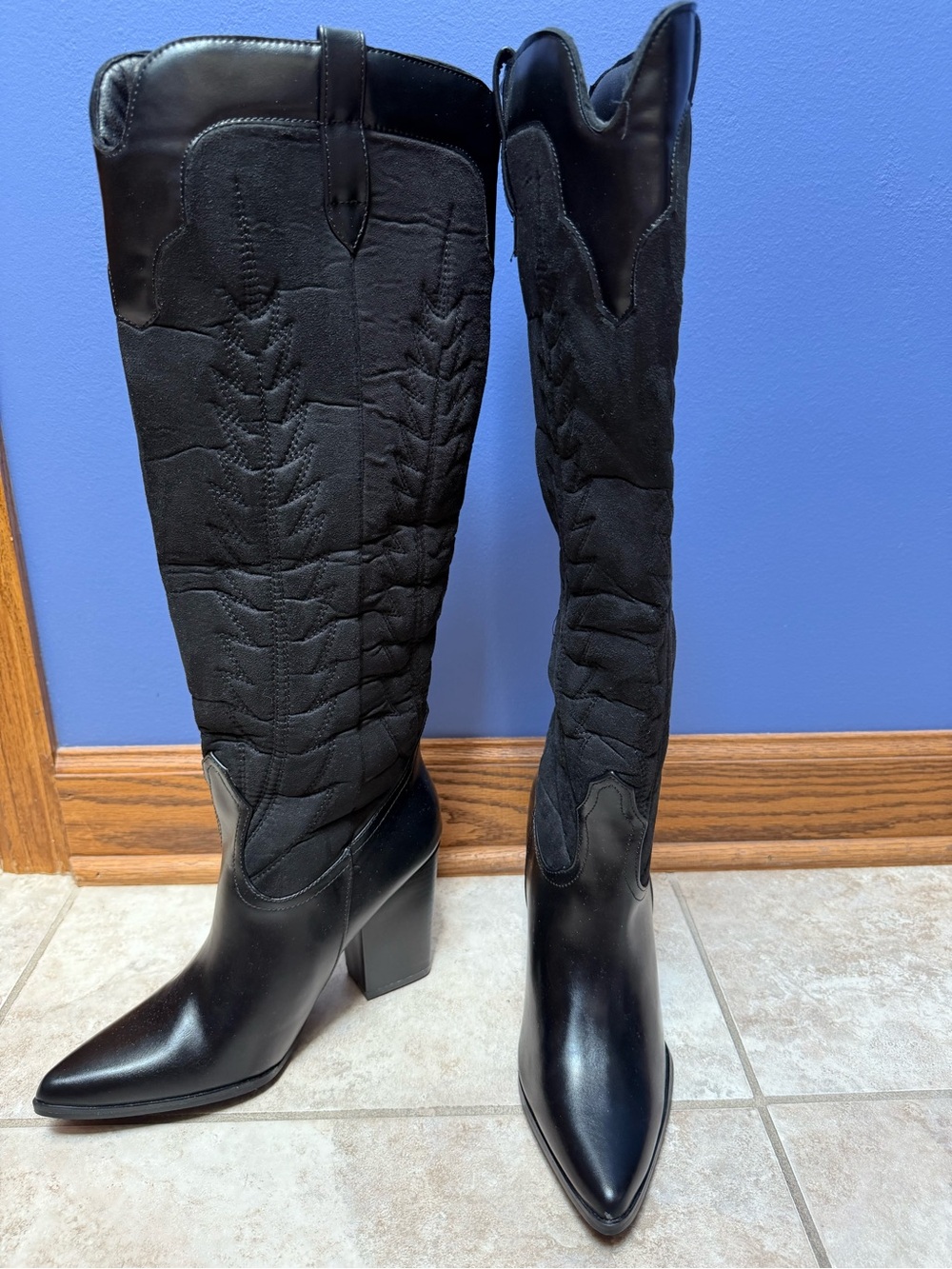 Women's Black Knee-High Pointed Toe Block Heel Western Boots, Size 8.5